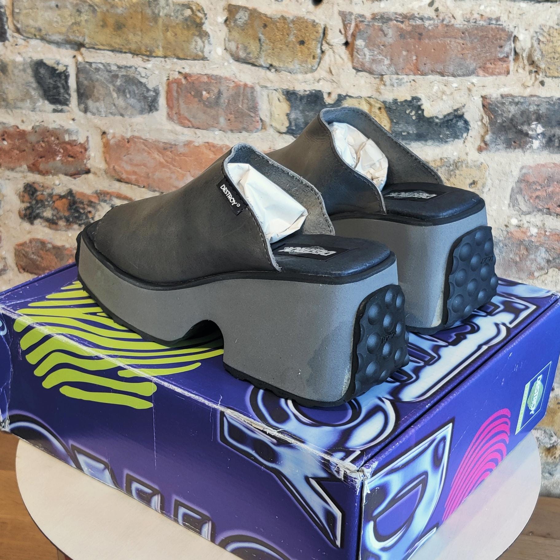 90s Buffalo Platform Canada - Main Image