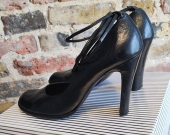 Vintage schwarzes Leder 1990er Jahre Shelly's Knöchel bindende Schnürschuhe mit hohem Absatz