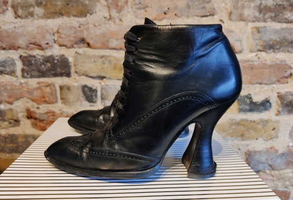 Vintage 1970s Blay Black leather witch Victorian goth pointed lace up witchy shoes boots