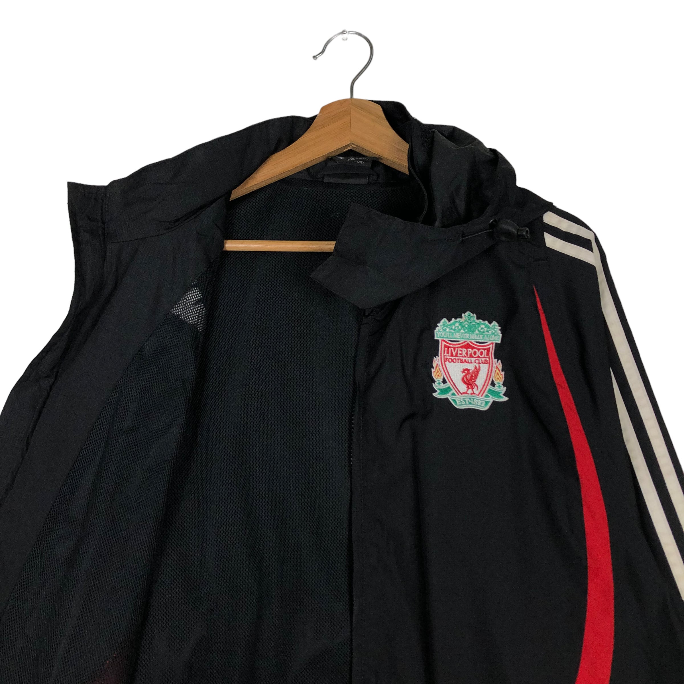 リバプール Adidas carlsbargロゴ