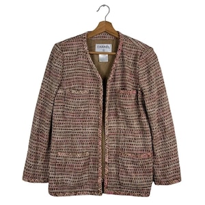 PICK!! Luxury Designer La Petite Veste Noire Tweed Jacket Chanel Made in France Buttonless Double Pocket Rare Hard To Find Silk Blanket