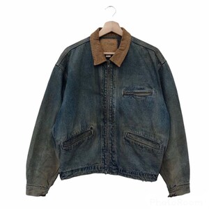 Puede incluir: Chaqueta vaquera azul con cuello de pana marrón. La chaqueta tiene cierre de cremallera, dos bolsillos delanteros y un bolsillo en el pecho. La marca "Chunn" es visible en el cuello.