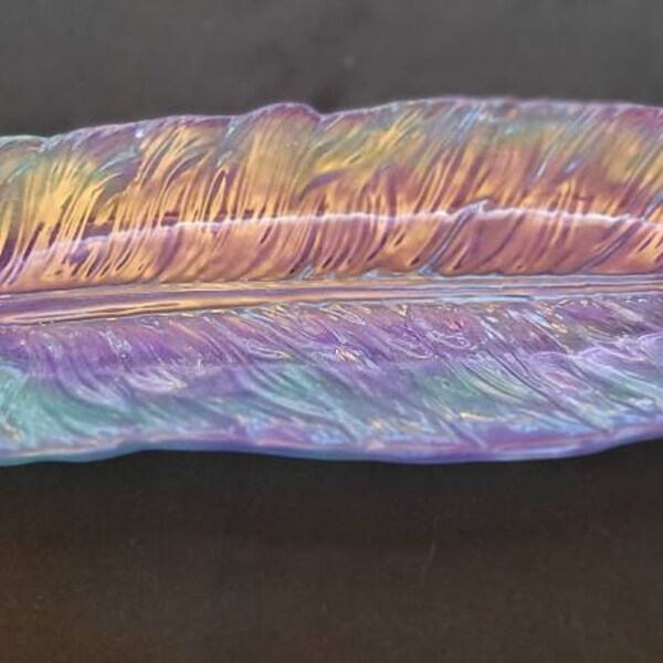 Resin Dish for any occassion. Beautiful colors and adds appeal to any setting. A feather style.