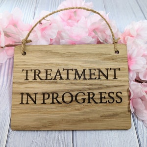 Personalised Wooden Door Sign - 'TREATMENT IN PROGRESS' - Customisable Nameplate for Spa, Salon, Therapy Rooms