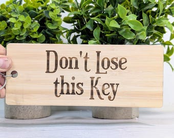 Extra-Large 200x80mm Bamboo Keyring with &#39;Don&#39;t Lose This Key&#39; Message - Ideal for Important Keys or Habitual Key Losers, Eco-Friendly