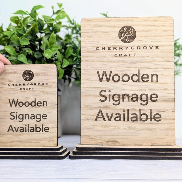 Letreros de mesa de madera personalizados, con texto personalizado y logotipo, independientes y base extraíble, disponibles en dos tamaños, para eventos y comercios, señalización de roble B&B.