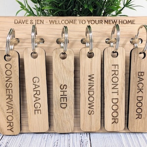 Nuovo set di portachiavi per la casa / regalo personalizzato per inaugurazione della casa / impiallacciatura di quercia / foglio di supporto per auguri personalizzati, targhette per chiavi di casa, biglietto per la nuova casa