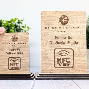 Houten NFC-volgbord 'Tap Here' - Gepersonaliseerd logo, Milieuvriendelijk, Handgemaakt, Link naar sociale media, NFC-tag, 2 maten, aangepaste bewegwijzering