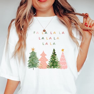 Comfort Colors Fa La La La La La Weihnachtsbaum T-Shirt, Falalalala Shirt, Retro Weihnachtsshirt, Rosa Weihnachtsshirt