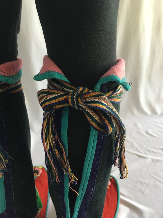 Size 9 embroidered vintage Tibetan boots. - image 6