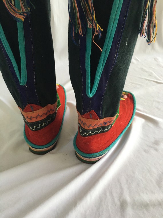 Size 9 embroidered vintage Tibetan boots. - image 5