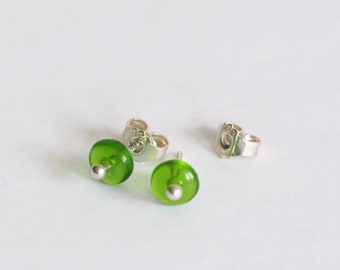 Green glass stud earrings silver