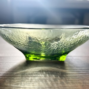Avocado Green Hazel Atlas Bowl, Green Glass Salad Bowl, Hazel Atlas, Green Glassware, Green Glass Bowl Colored Glassware, MCM Bowl