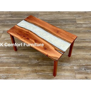 Weißer Epoxy Couchtisch, Live Edge Holztisch, Epoxy River Tisch, Naturholz, Ocean Epoxy Tisch, weißer Harztisch, Beistelltischplatte