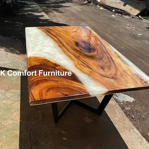 Weißer Epoxidfluss, Live Edge Holztisch, Epoxidfluss, Naturholz, Holzozean Epoxy Tisch, weißer Harztisch, Luxus Tischplatte