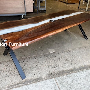 Weißer Luxus-Epoxidharz-Esstisch, Live Edge-Holztisch, Epoxy-Flusstisch, Naturholz, Holzozean-Epoxidharz-Tisch, weißer Harztisch