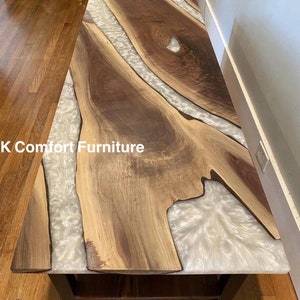 Weißer Luxus-Epoxid-Mitteltisch, Live Edge-Holztisch, Epoxy-Fluss, Naturholz, Holzozean-Epoxid-Tisch, weißer Harztisch, Beistelltisch zu
