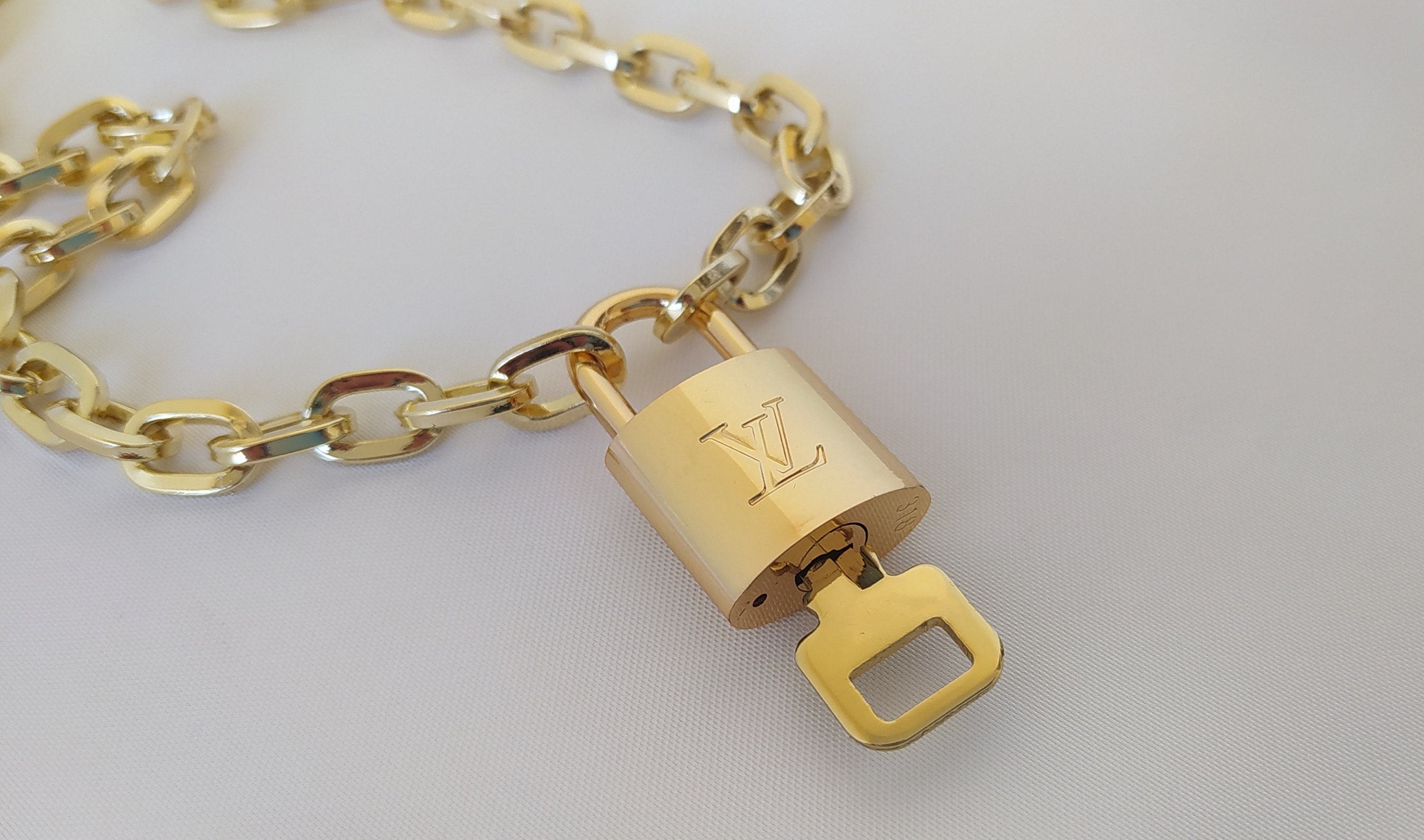 LOUIS VUITTON Necklace Pendentif Lock It Key LV Monogram Logo 750WG