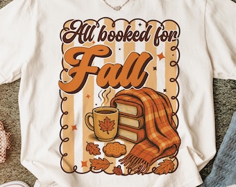 Allemaal geboekt voor herfst png, gezellige boekenliefhebber herfstshirtontwerp met deken, koffie en boeken, schattige leesgrage sublimatie voor herfst