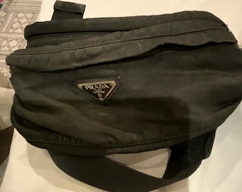Riñonera vintage de nailon Prada – Bolso de diseño italiano negro