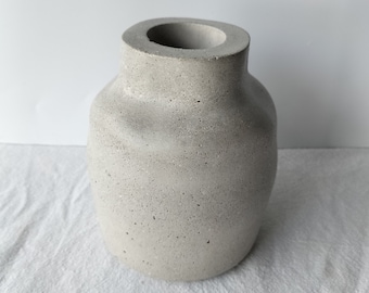 Round Vase, Handmade vase, Made in Australia, Grey Vase, Flower Vase, Stylish Vase, Home Decor, Handmade Vase