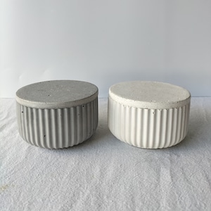 Ribbed Accessory Holder with lid - Medium