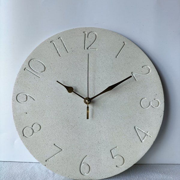 Horloge murale texturée numérotée, Design moderne en béton blanc, Style minimaliste, Mécanisme silencieux, Décoration d'intérieur élégante, Cadeau de Noël pour la maison