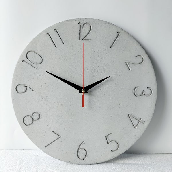 Reloj de pared numerado gris claro, diseño moderno en hormigón, estilo minimalista y sencillo, mecanismo silencioso, regalo de Navidad para la casa