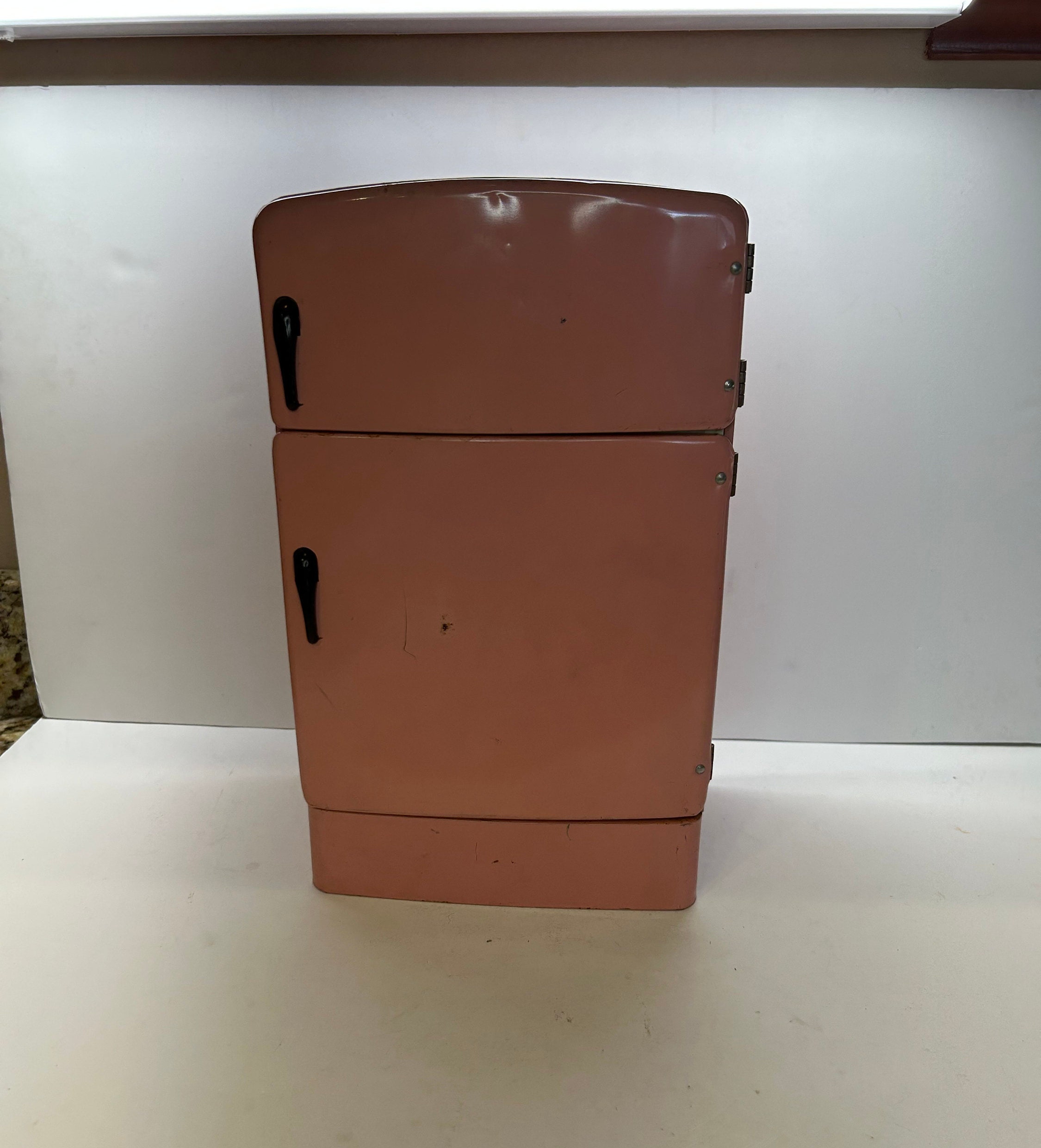 Vintage Wolverine Tin Toy Pink Fridge Refrigerator 1950s 