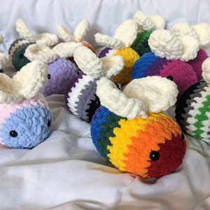 LGBTQIA+ Pride Flagge Biene Plushies süße klobige Kreaturen mit funkelnden Flügeln Gay Queer Trans und mehr!