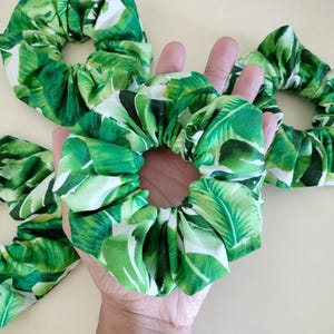 Green Monstera Leaf Cotton Scrunchie, Tropical Palm Leaf Print, Hawaiian Vacation Hair Ties, Summer Hair Accessories