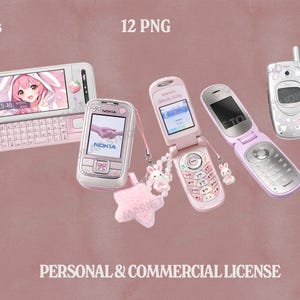 Puede incluir: Una colecci&oacute;n de tel&eacute;fonos m&oacute;viles plegables y deslizantes rosas y blancos. Los tel&eacute;fonos tienen varios dise&ntilde;os, incluyendo un tel&eacute;fono de Hello Kitty y un tel&eacute;fono con teclado. La imagen tambi&eacute;n incluye un charm en forma de estrella rosa y el texto "PERSONAL & COMMERCIAL LICENSE."