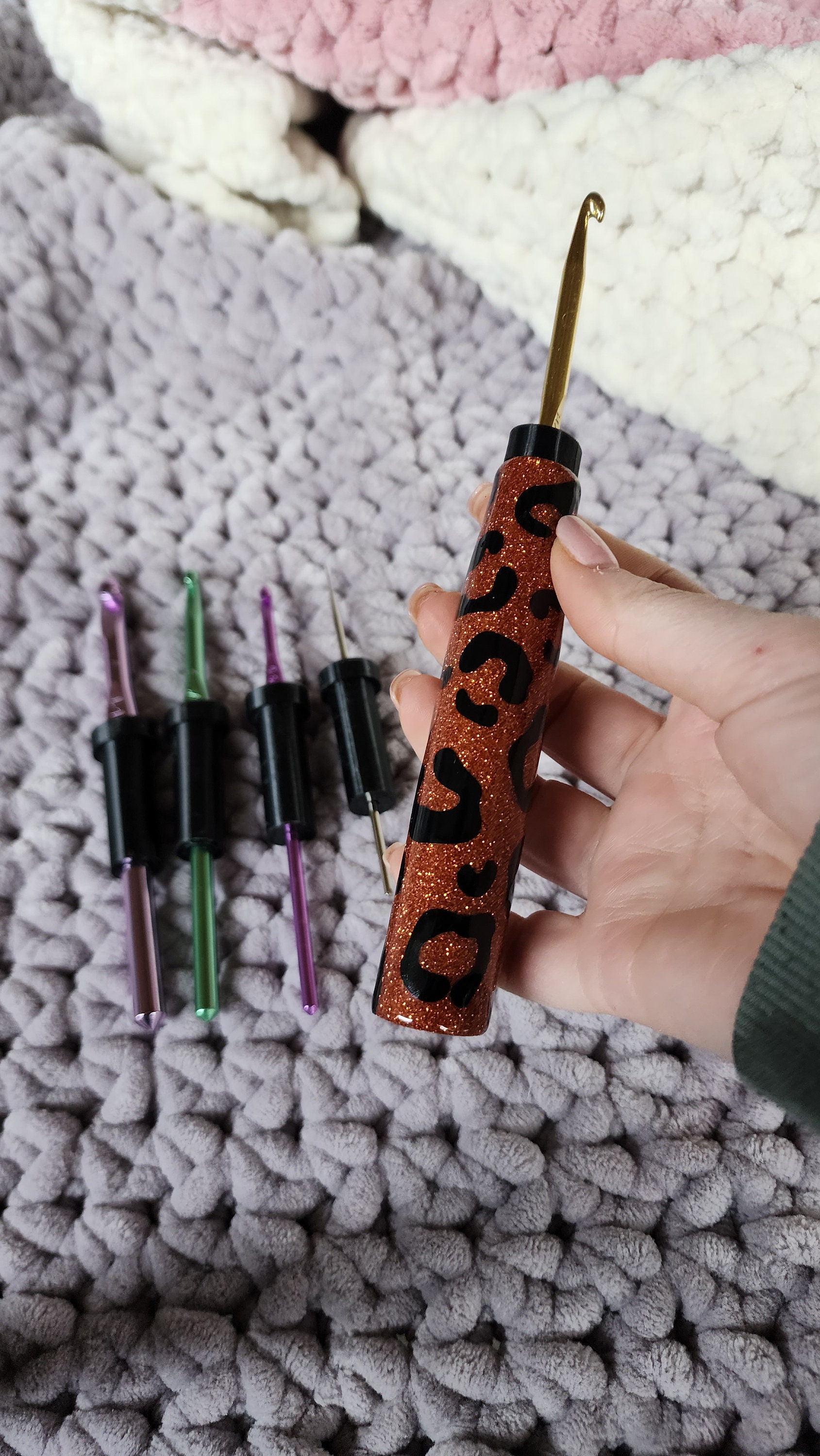 LEOPARD - The CrogoHandle, an Ergonomic Crochet Handle | Interchangeable  crochet hook | Multiple size crochet hook grip | Crochet Hook 