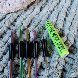 SINGLE COLOUR Crochet Hook | The CrogoHandle, an Ergonomic Crochet Handle | Interchangeable crochet hook | Multiple size crochet hook grip |