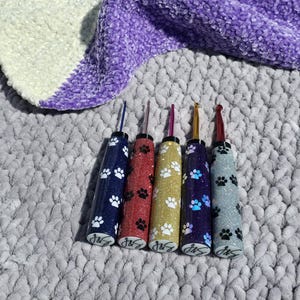 PAW PRINT - O CrogoHandle, um cabo de crochê ergonômico | Agulha de crochê intercambiável | Pegador de crochê de vários tamanhos | Agulha de crochê |