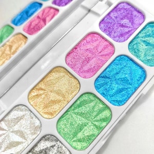 Highlighter and eyeshadow palette , highlighter makeup, makeup, MUA , eyeshadow , indie makeup,palette,duochrome eyeshadow palett
