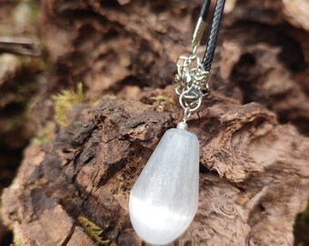 Pendentif goutte selenite/ avec cordon/sélénite