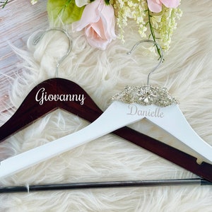 Novia y novio Perchas personalizadas Novio y novia Perchas Vestido de novia Percha Nombre Apellido Novio Novia Perchas Perchas de madera modernas