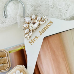 Wedding Hanger, Bride Hanger, Personalized Hanger, Bridal Hanger, Wedding Dress Hanger, Custom Bridesmaids Hangers, Mrs Name Hanger Modern
