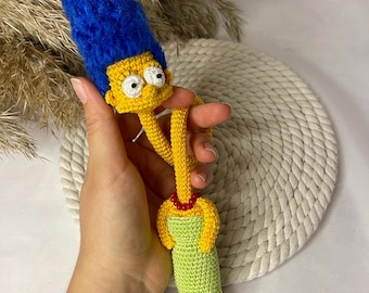 Marge Simpson gehaakte sleutelhanger - amigurumi met lange hals voor Simpsons-fans