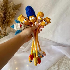 Gehaakte Simpsons-sleutelhanger - Handgemaakt personage - Aangepast cartoonaccessoire