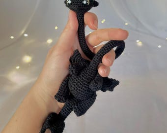 手作りの歯のないドラゴンのキーホルダー - 『ヒックとドラゴン』ファンへのかぎ針編みギフト