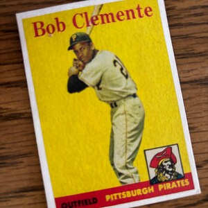 Roberto Clemente 52 Baseball Card. Pittsburgh Pirates Nice Aged Reprint Novelty image 2