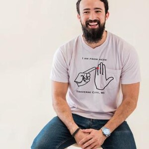 Camiseta con mapa de mano: soy de Traverse City, Michigan