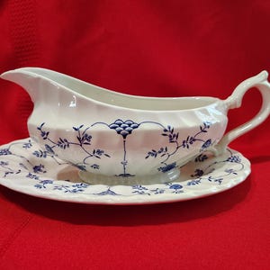 Myott Finlandia Gravy Boat and Saucer by Staffordshire