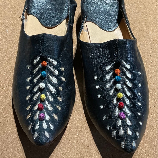 VRAI CUIR Leather Handmade Embroidered Shoes size 8