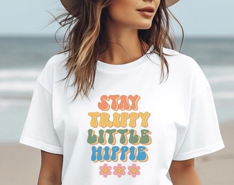 Stay Trippie Little Hippie, chemise vintage, mode rétro, vibrations positives, cadeau pour elle, T-shirts Boho Yoga, vêtements Namaste, chemise hippie