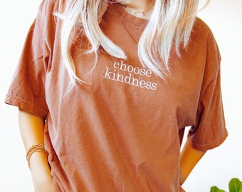 Camiseta bordada "Elige la bondad" con colores que brindan comodidad, camiseta ultrasuave bordada a medida, camisetas monocromáticas, camiseta del orgullo, camiseta inspiradora.