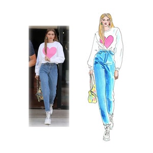 Op de afbeelding: Een vrouw draagt een witte trui met een roze hartontwerp, blauwe jeans en witte sneakers. Ze draagt een tote bag met een bloemenpatroon.