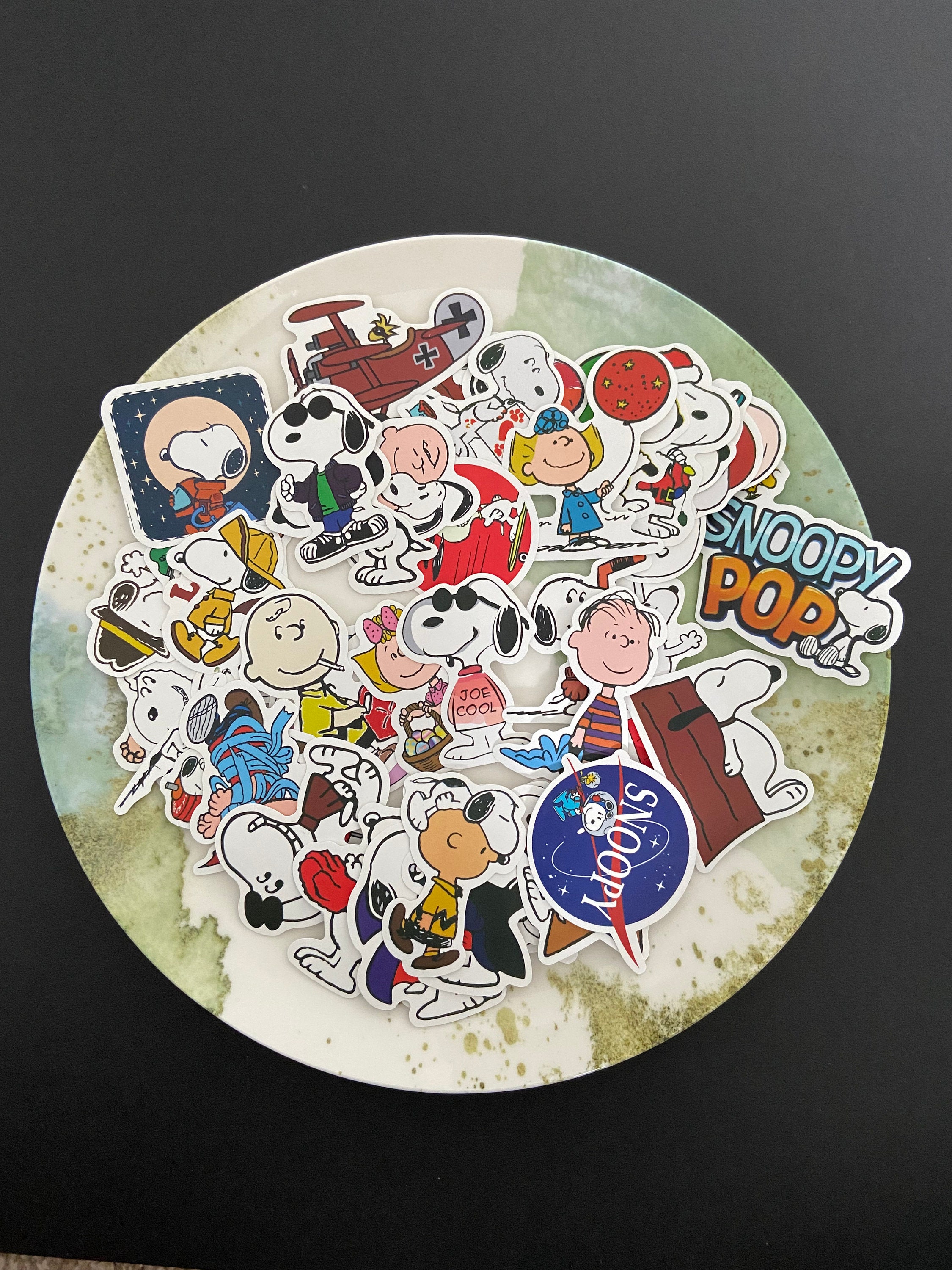 Peanuts, Snoopy Winter Puffer Jacket Classic Round Sticker